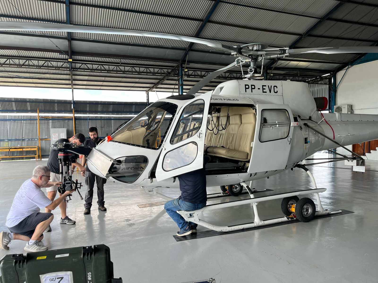 A Brazil Production Services crew sets up a Stab-C stabilization system on a helicopter for the VFX unit of Sony's Anaconda (feature film).