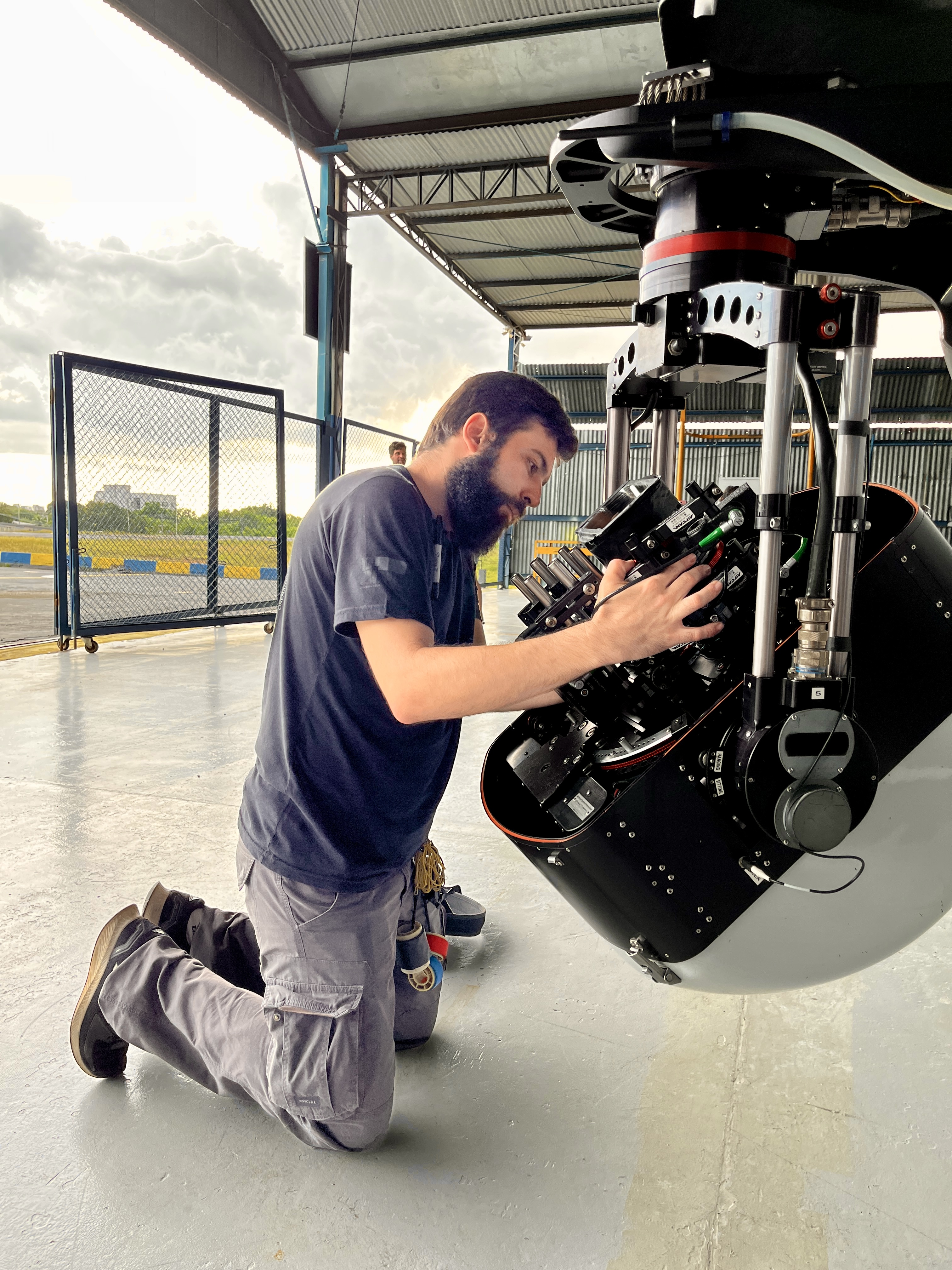 A Brazil Production Services camera assistant sets camera on a Stab-C stabilization system attached to a helicopter for the VFX unit of Sony's Anaconda (feature film).