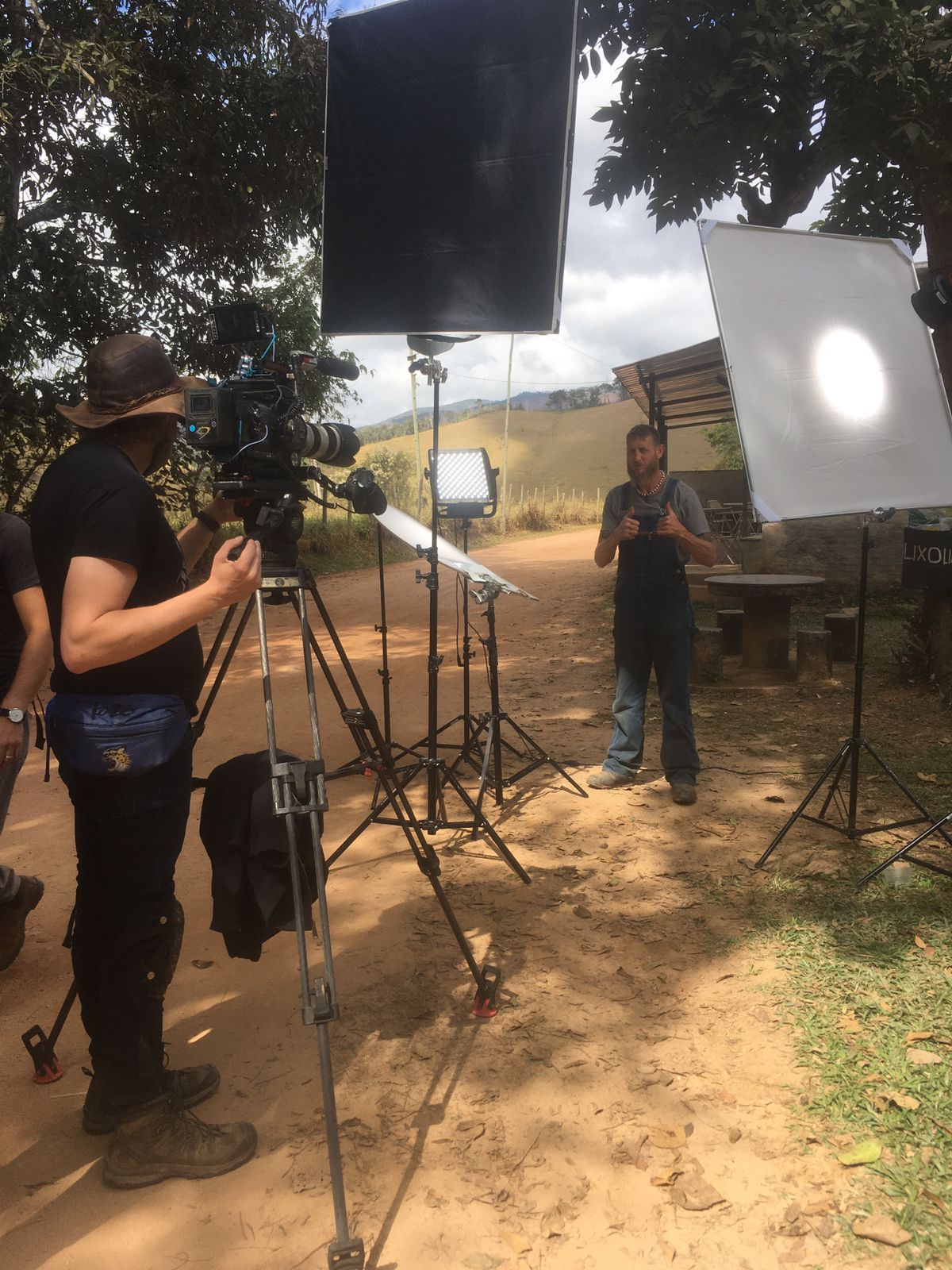 A BPS crew shoots an episode of Discovery's Moonshiners in the interior of São Paulo state.