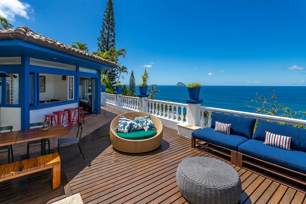 Mediterranean-style mansion in the Joá neigborhood in Rio de Janeiro.