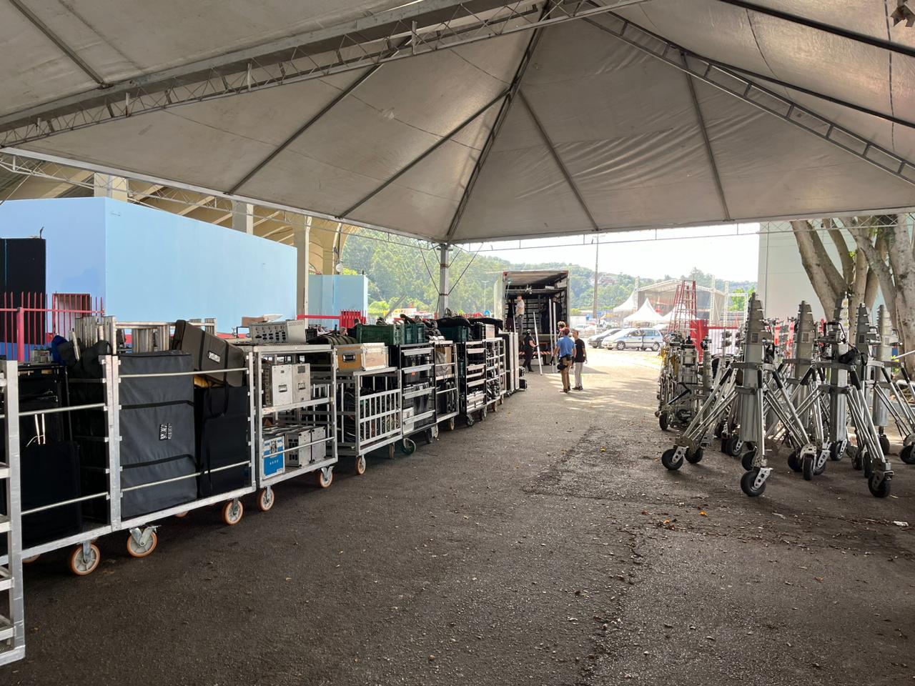 Tons and tons of grip and lighting gear for a Turkish commercial shoot BPS produced in the interior of São Paulo state.